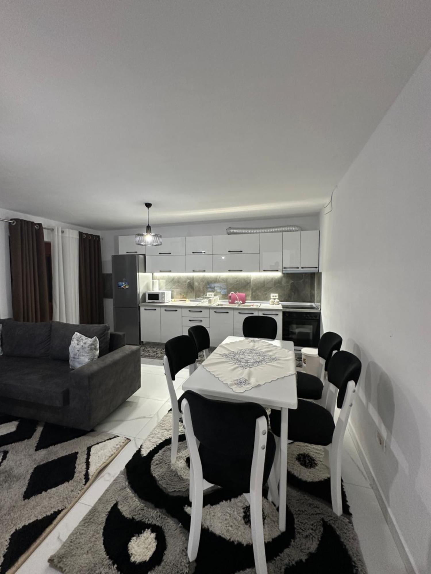 Elezi Apartment City Centre Tirana Eksteriør billede